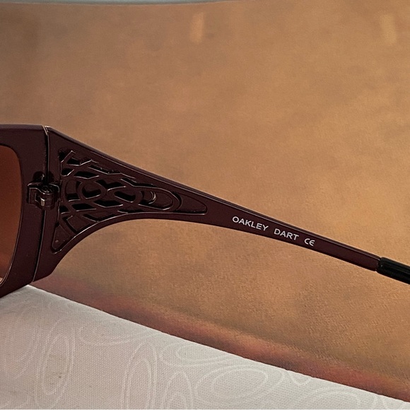 *SOLD* Oakley Dart Sunglasses Metal Frames Dark Amber Lenses + Case - Picture 4 of 8